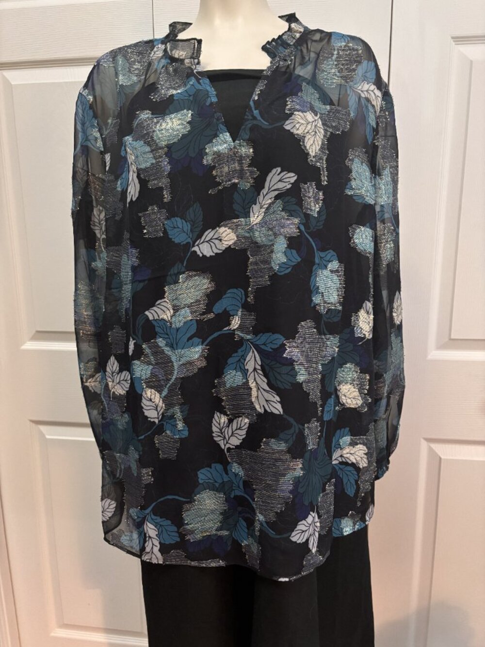 Chico’s Size 2 Sheer Metallic Floral Tunic Blouse Blue Black Shimmer XL